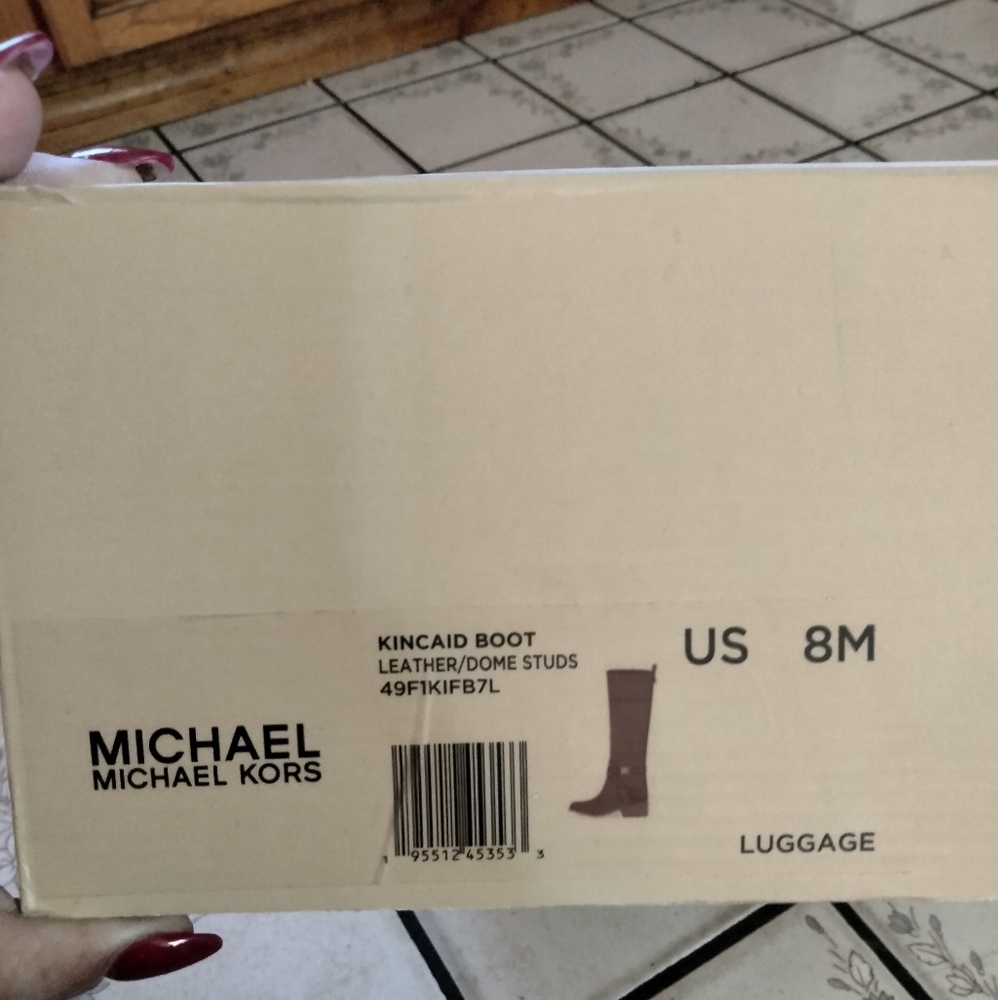 Michael kors boots size 8 color tan